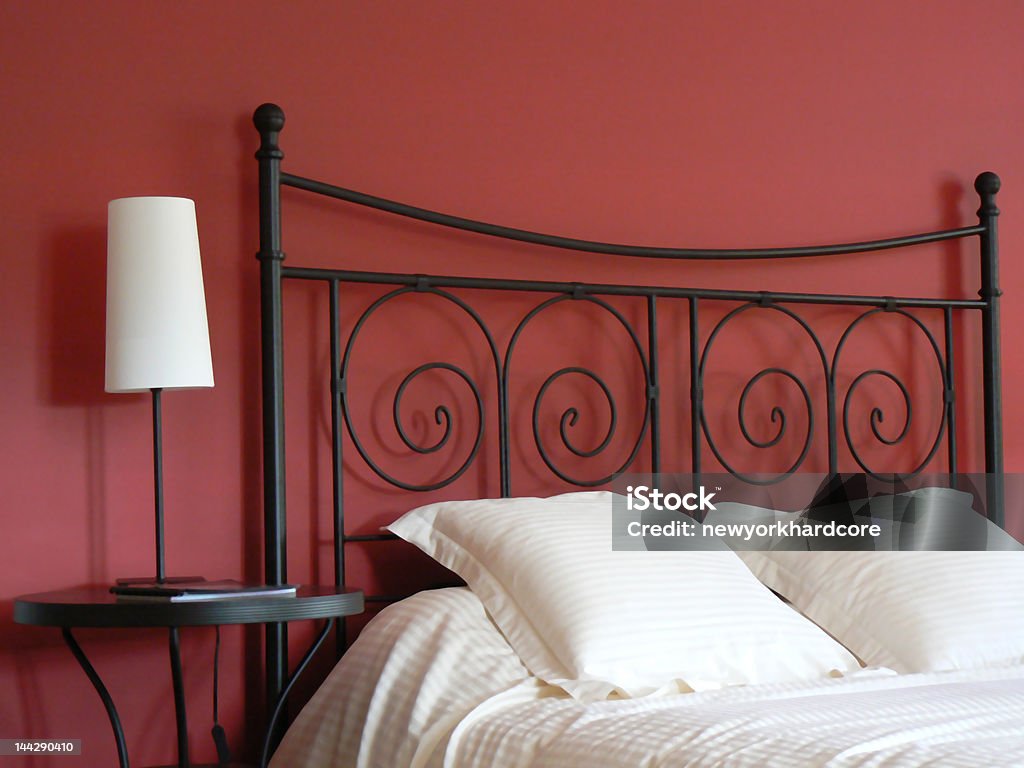 Rojo habitación - Foto de stock de Almohada libre de derechos