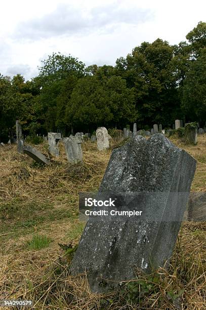 Foto de Caixotes Tombstone e mais fotos de stock de Acabado - Acabado, Apodrecer, Assustador