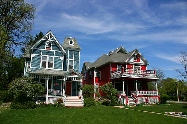 casas de madeira em oak park - house residential structure two objects building exterior imagens e fotografias de stock