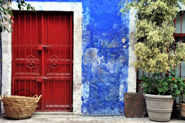 istock Colonial architecture and blue walls 1442907705