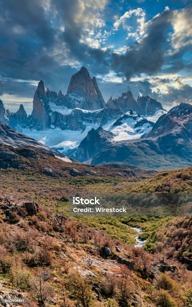 Cerro fitz roy with its forests and lakes around View of Mount Fitz Roy surrounded by its mountains full of trees Andes Stock Photo