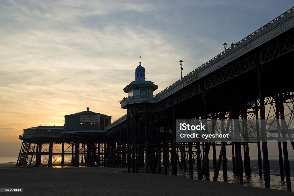 Pôr do sol do píer de Blackpool - Foto de stock de Arquitetura royalty-free