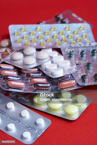 Foto de Cor De Tablets e mais fotos de stock de Antibiotico - Antibiotico, Bêbado, Cartela de comprimidos