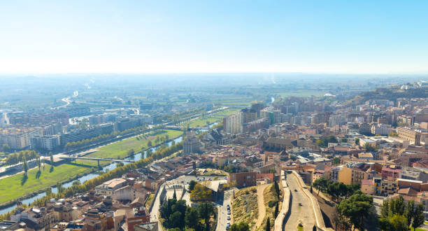 Vista panorámica del paisaje de la ciudad de Lérida o Lleida - Cataluña en España - foto de stock