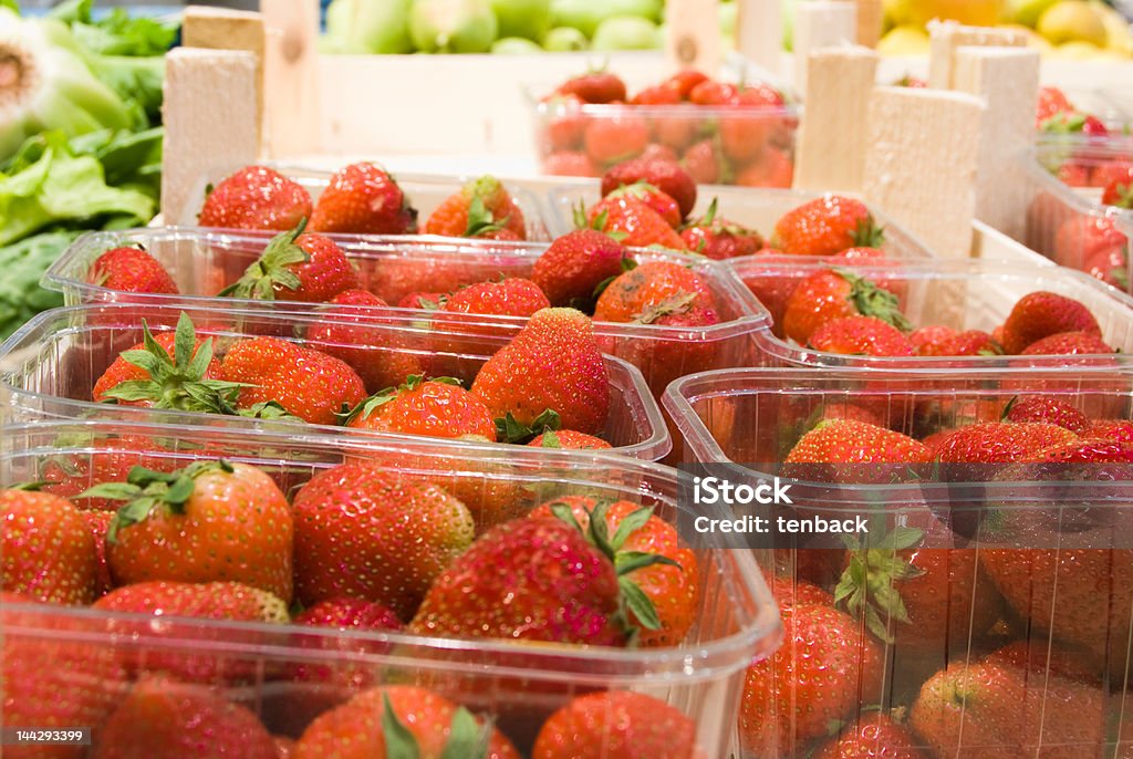 Morango no supermercado - Foto de stock de Alimentação Saudável royalty-free