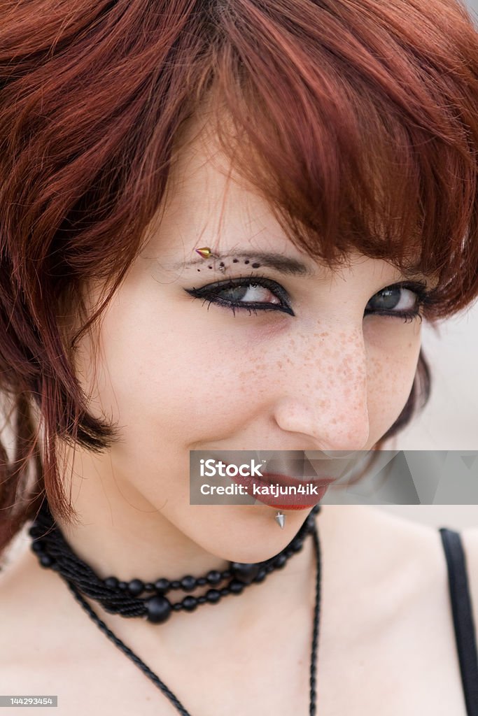 Smart adolescente sonriente en secreto en que - Foto de stock de Adolescente libre de derechos