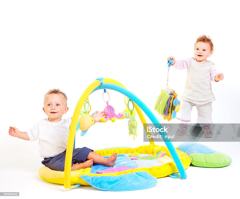 Babys spielen mit Spielzeug - Lizenzfrei Baby-Spielbogen Stock-Foto