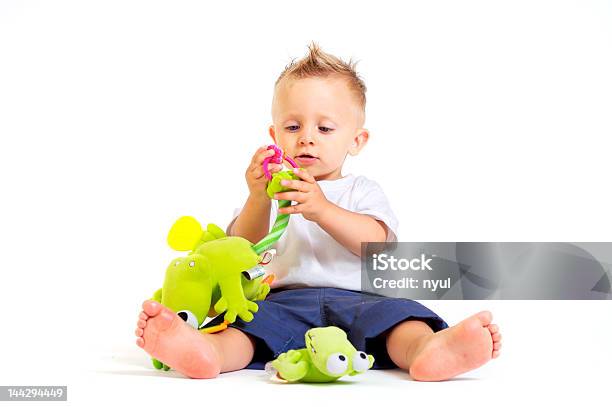 Foto de Bebê Com Brinquedos Toca e mais fotos de stock de 12-17 meses - 12-17 meses, Aprender, Bebê