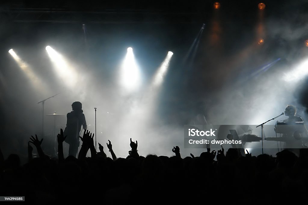Multitud de conciertos - Foto de stock de Escenario libre de derechos
