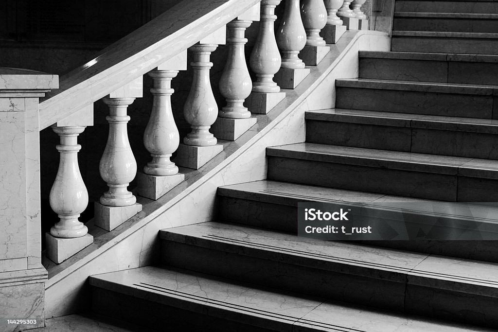 Indor las escaleras - Foto de stock de Arquitectura libre de derechos