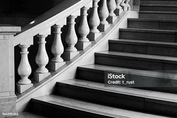 Indor Las Escaleras Foto de stock y más banco de imágenes de Arquitectura - Arquitectura, Aspiraciones, Baranda