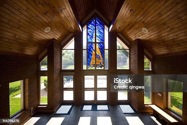 Moderne Kirche Lobby Mit Buntglas Stockfoto und mehr Bilder von Kirche - Kirche, Modern, Buntglas