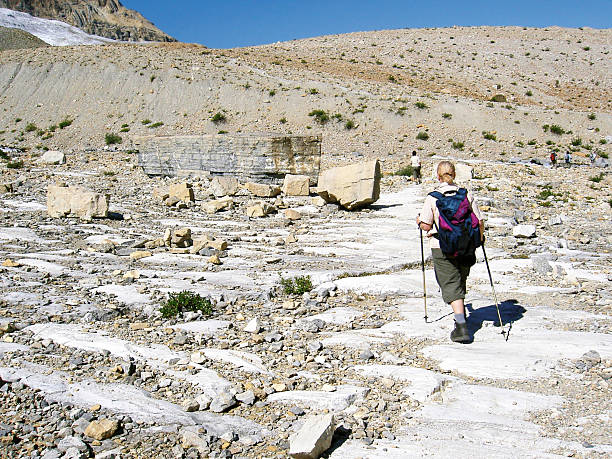 Camminata nordica donna - foto stock