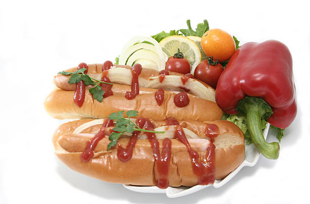 hotdogs con verdure fresche - salsa relish cucumber party foto e immagini stock