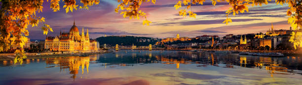 herbst in budapest - budapest danube river river hungary stock-fotos und bilder