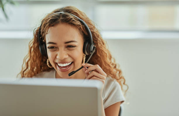 call center, telemarketing sales woman or support agent with computer for virtual consulting, advice or help with it software. ecommerce, information technology or online advisor talk to website user - african descent customer service representative computer service imagens e fotografias de stock