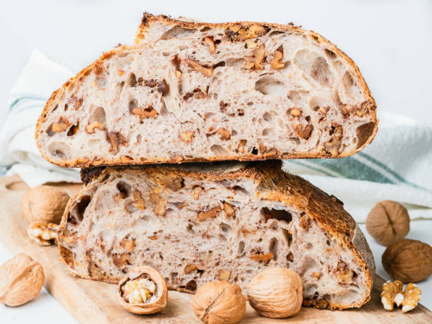 pão de massa azeda de noz - walnut bread - fotografias e filmes do acervo