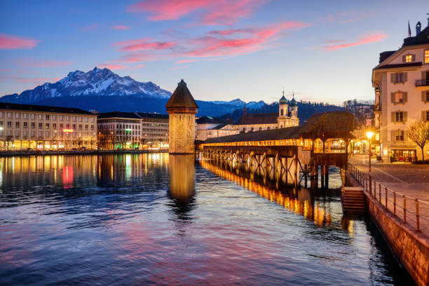 lucerna, svizzera, sul tramonto drammatico - pilatus foto e immagini stock