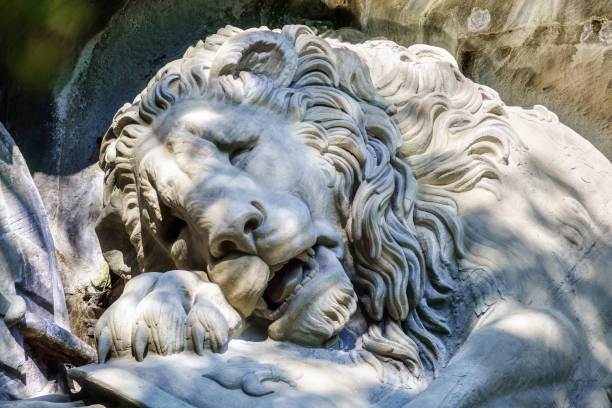 Fountain with lions head.