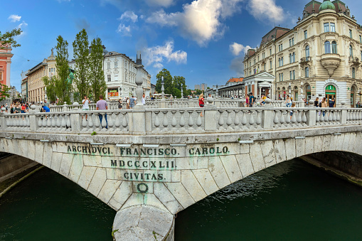 Ljubljana: The Triple Bridge or Franciscan Bridge, a group of 3 bridges across the Ljubljanica River. Inscription means in Englisch: To Archduke Franz Karl in 1842 by the Town