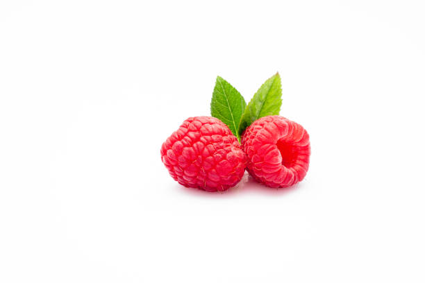 спелая малина на белом фоне - raspberry berry fruit gourmet isolated стоковые фото и изображения