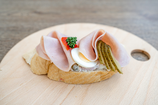 bread with ham and egg.