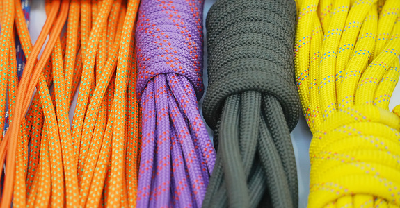 multi-colored safety and rescue polyamide strand ropes with a low-tension core