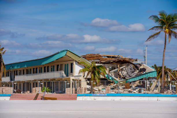 maisons en bord de mer détruites par l’ouragan ian fort myers fl - travel destinations polarizer outdoors luxury photos et images de collection