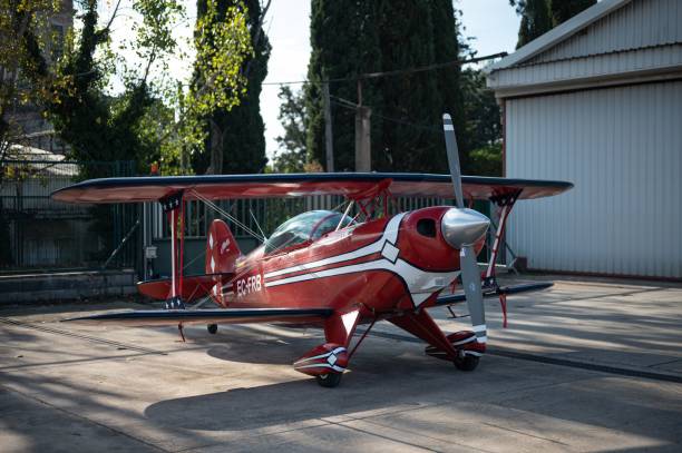 stary czerwony dwupłatowiec, pitts s-2b special - stunt stunt plane airplane small zdjęcia i obrazy z banku zdjęć