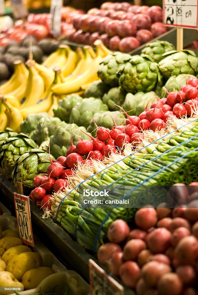 Supporto di frutta e verdura al mercato di Pike Place, il Seattle - Foto stock royalty-free di Alimentazione sana