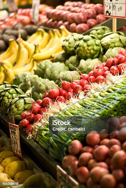 Supporto Di Frutta E Verdura Al Mercato Di Pike Place Il Seattle - Fotografie stock e altre immagini di Alimentazione sana