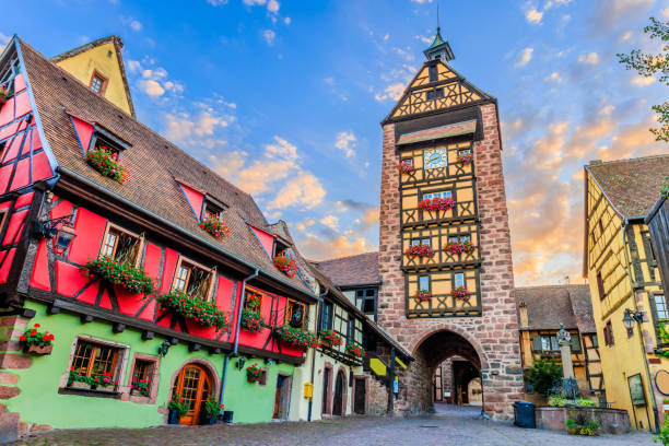 riquewihr, alsazia. francia. - france scenics europe alsace foto e immagini stock