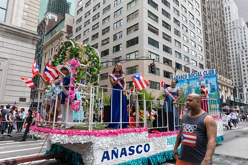 San Antonio, Texas, USA - April 8, 2022: The Battle of the Flowers Parade, Float Carrying the Cuchess of the festival wearing crowns and traditional dresses during the parade
