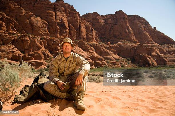 マリーヌで休息 - 砂漠のストックフォトや画像を多数ご用意 - 砂漠, 軍隊, ヤングアダルト