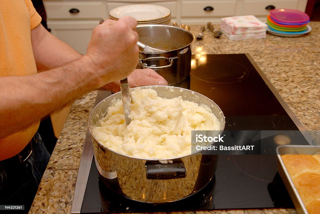 Patate in casa - Foto stock royalty-free di Adulto