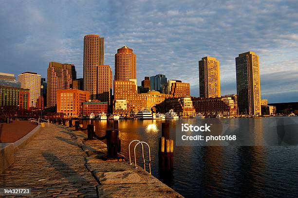 Boston Harbor Skyline W Dawn - zdjęcia stockowe i więcej obrazów Ameryka - Ameryka, Badanie, Bez ludzi