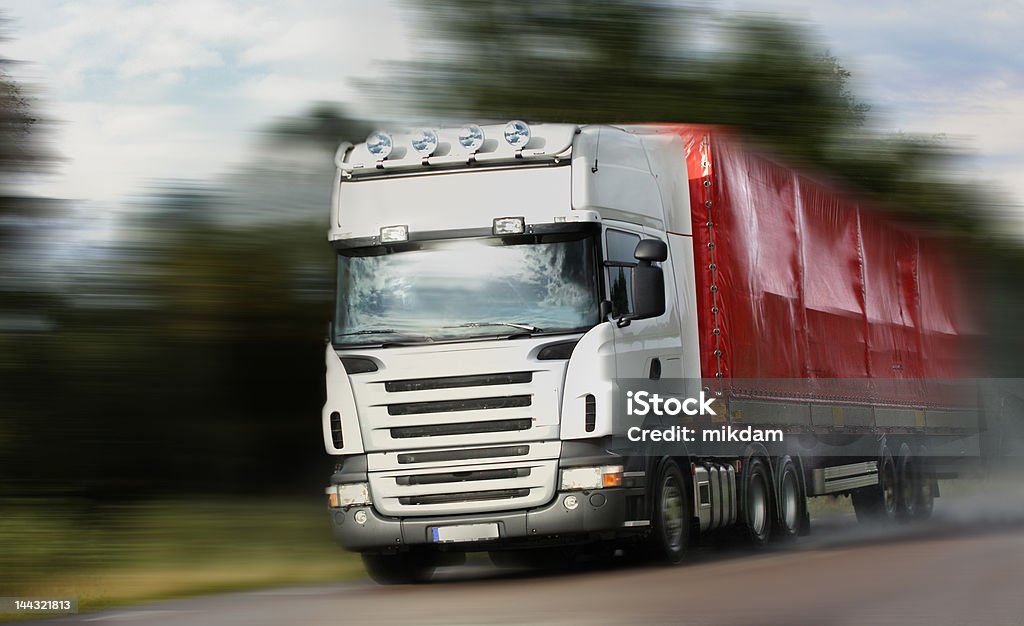 LKW-fahren auf der country road/motion - Lizenzfrei Ausrüstung und Geräte Stock-Foto