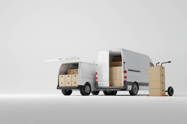 deux camionnettes blanches de livraison commerciale avec des boîtes en carton sur fond blanc. - truck delivery van isolated freight transportation photos et images de collection