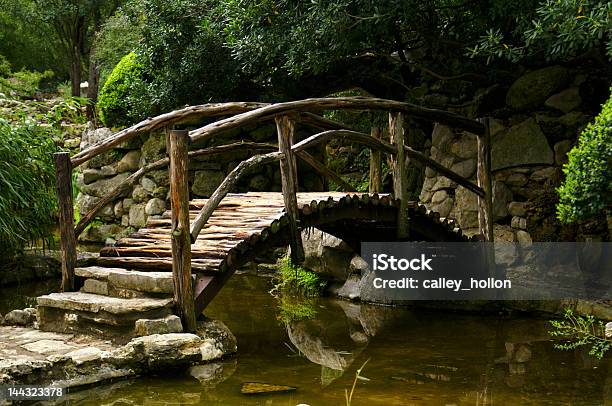 Zen Puente Foto de stock y más banco de imágenes de Agua - Agua, Aire libre, Creación humana