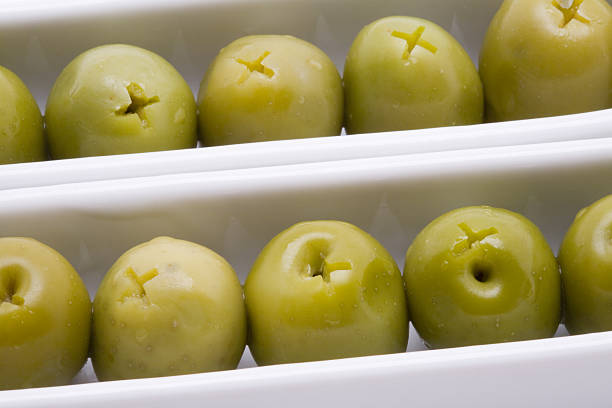 올리브 애피타이저 - tappas olive antipasto appetizer 뉴스 사진 이미지