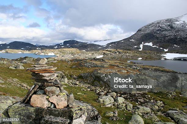 Foto de Altamente Em Montanhas Da Noruega e mais fotos de stock de Acima - Acima, Alto - Descrição Geral, Azul