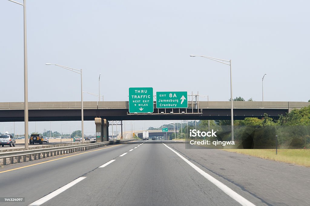 Pegue a saída 8A a New Jersey Turnpike I-95 estrada Sinal de Seta - Foto de stock de New Jersey Turnpike royalty-free