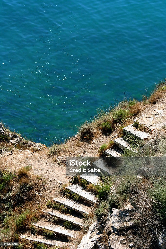 Escaliers et la mer - Photo de Admirer le paysage libre de droits