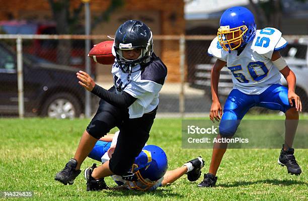 Romper El Abordar Foto de stock y más banco de imágenes de Niño - Niño, Fútbol americano, Fútbol americano - Pelota