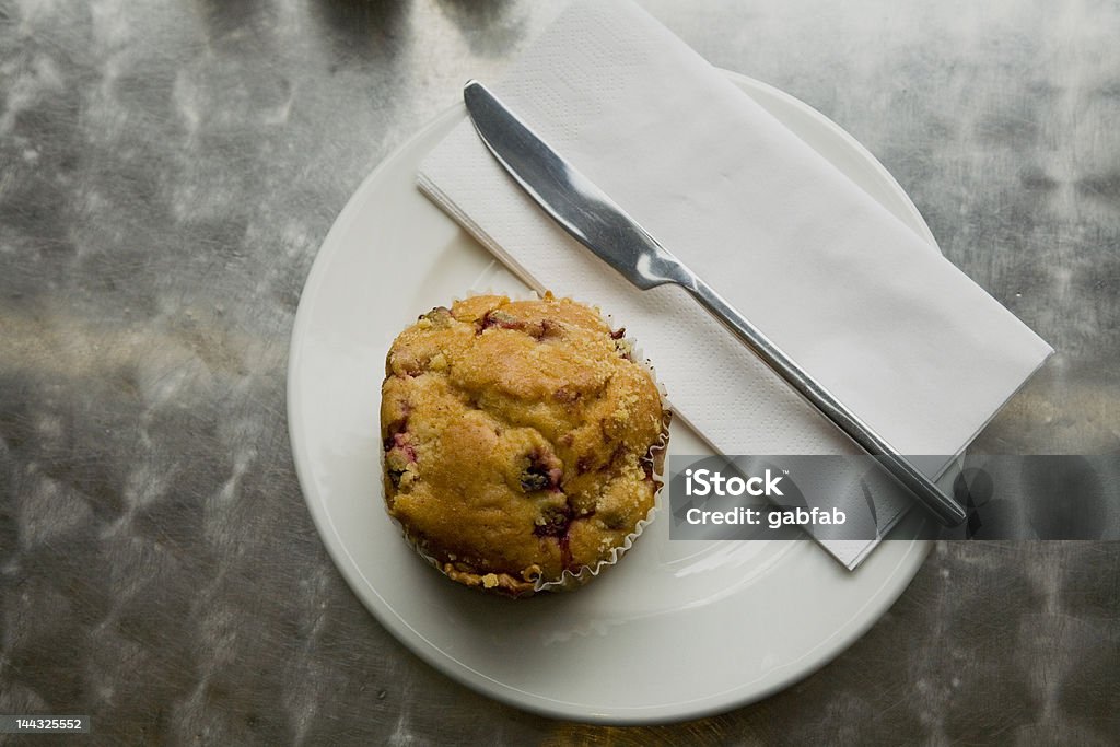 Muffin w kawiarni - Zbiór zdjęć royalty-free (Muffin z jagodami)