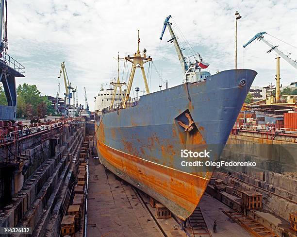 La Construcción Naval Reparación De Envío Foto de stock y más banco de imágenes de Agua - Agua, Aire libre, Ancla - Parte del barco