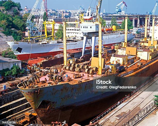 La Construcción Naval Reparación De Envío Foto de stock y más banco de imágenes de Agua - Agua, Aire libre, Ancla - Parte del barco