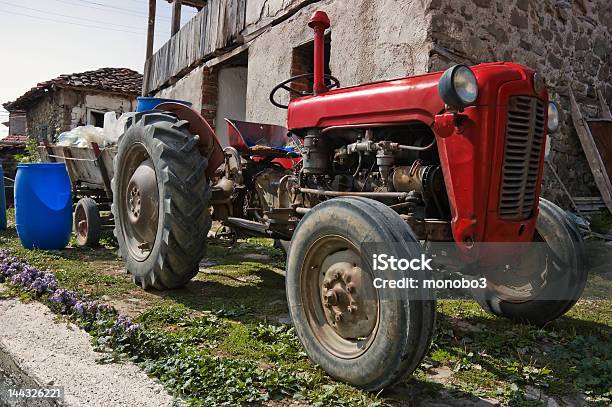 Trattore - Fotografie stock e altre immagini di Antico - Condizione - Antico - Condizione, Antico - Vecchio stile, Barile