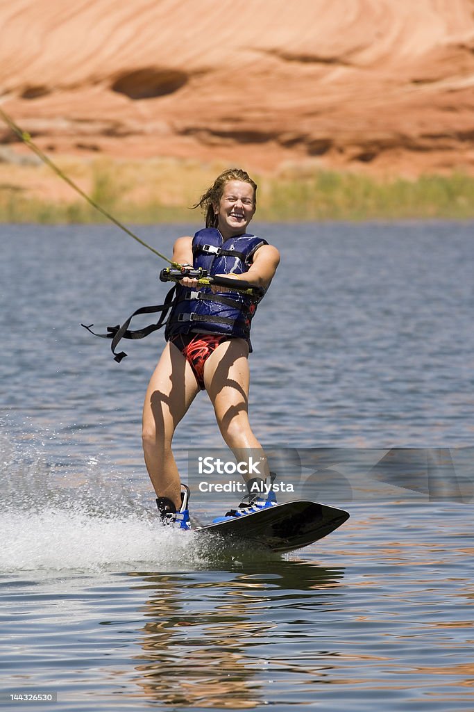 Mädchen Wakeboarding am Lake Powell - Lizenzfrei Segeln Stock-Foto