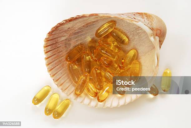 Omega 3 Desde El Mar Foto de stock y más banco de imágenes de Complemento vitamínico - Complemento vitamínico, Concha - Parte del cuerpo animal, Concha de mar